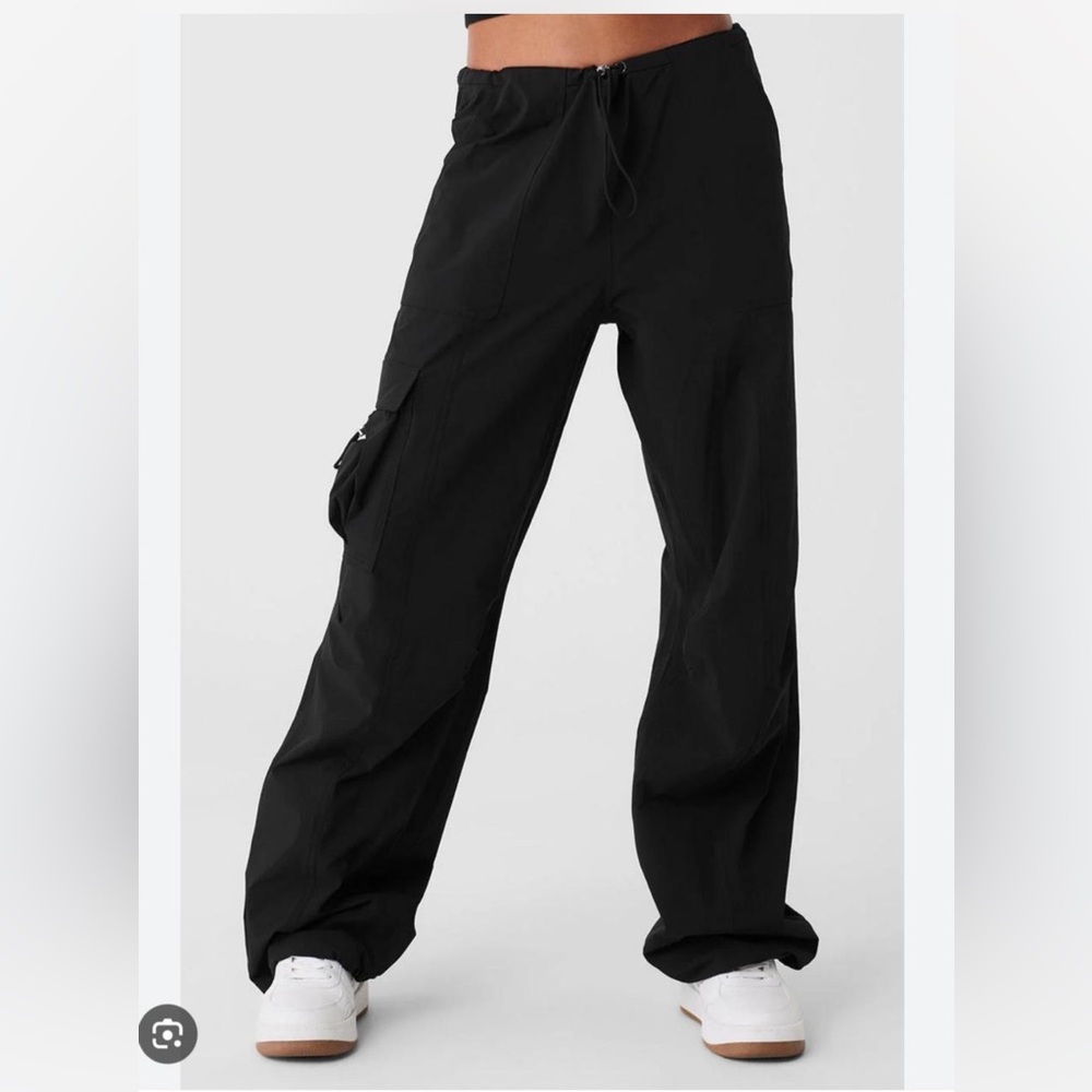 Alo yoga megastar cargo pants in black.